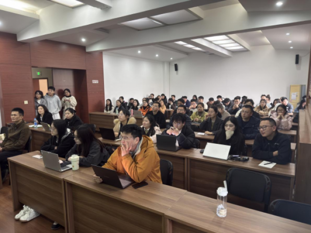 英国爱丁堡龙比亚大学杜敏教授受邀到统计与数据科学学院作学术讲座